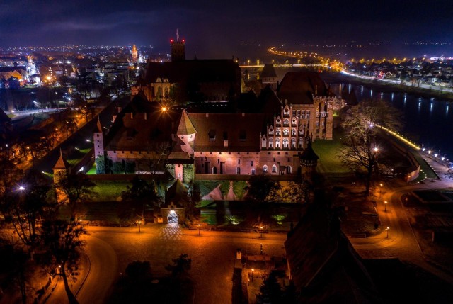 Jak wygląda Malbork nocą? Tak miasto widzą użytkownicy Instagrama. Więcej uroku, świateł niż... mroku. Zobaczcie piękne zdjęcia