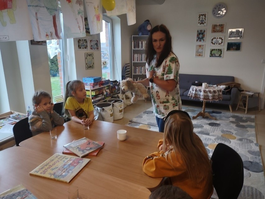 W Filii Bibliotecznej w Kiełpinie najmłodsi spotkali się z panią weterynarz. Dowiedzieli się wielu ciekawostek odnośnie leczenia zwierzątek