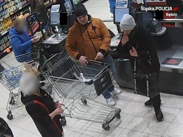 Ten mężczyzna i ta kobieta podejrzewani są o przywłaszczenie portfela w jednym ze sklepów na terenie Będzina Zobacz kolejne zdjęcia/plansze. Przesuwaj zdjęcia w prawo naciśnij strzałkę lub przycisk NASTĘPNE