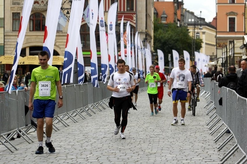 Maraton Wrocław - ZDJĘCIA - zawodnicy z numerami 3801 - 4000