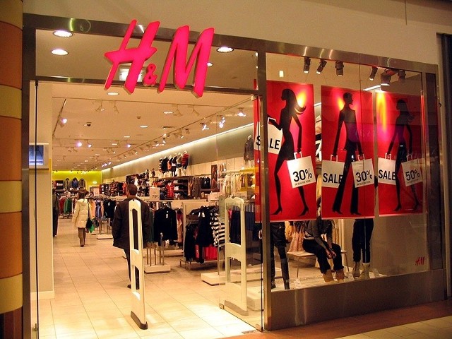 Do niecodziennego wypadku doszło w sklepie H&M.