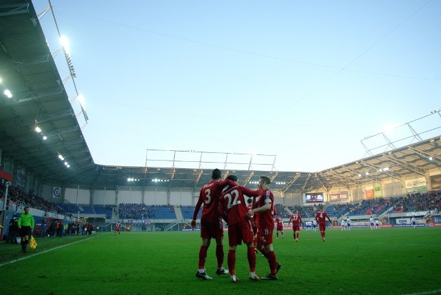 Tak cieszą się piłkarze Piasta Gliwice po bramce Rubena Jurado w meczu z Podbeskidziem Bielsko- Biała.