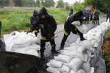 Na Słocinie w Rzeszowie strażacy ułożyli dwa wały przeciwpowodziowe 
