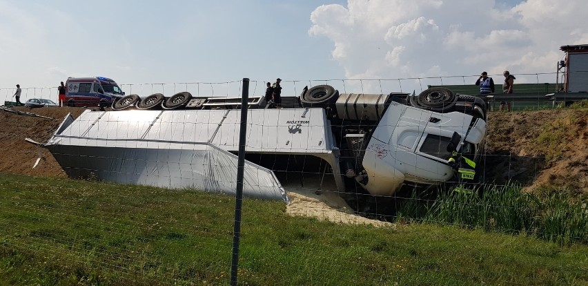 Wypadek na S8 pod Wrocławiem. Zderzyły się ciężarówki. Są korki