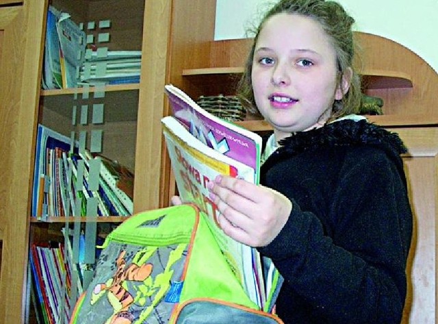 &#8211; Mój plecak jest bardzo ciężki &#8211; przyznaje Emilia Tulicka, uczennica Szkoły Podstawowej nr 9 w Suwałkach. &#8211; Cały wypchany jest książkami.