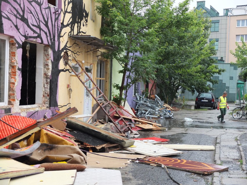 Pierwsza rozbiórka na podwórkach przy ulicy Krakowskiej.