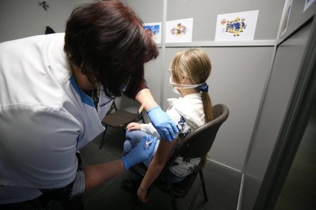 Jeżeli rodzice odmawiają szczepienia dziecka, jako straszak mógłby zadziałać na nich mandat, jak przykładowo ten, wypisywany kierowcy za przekroczenie prędkości.