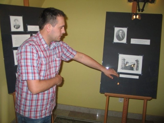 Wprowadzeniem do ekspozycji, jest krótki rys historyczny przypominający prekursorów, jak również pierwsze wykonane zdjęcia.