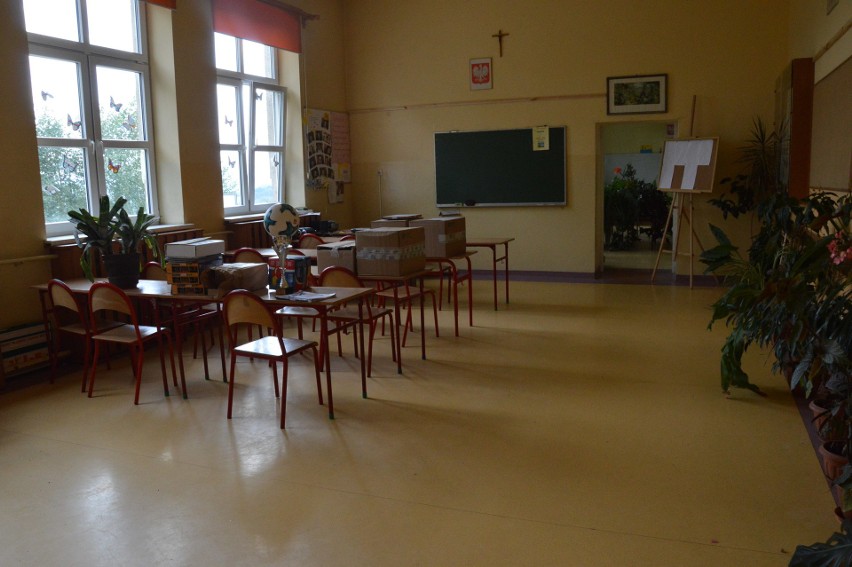 Gmina Dobczyce. Stary budynek szkoły w Dziekanowicach jest do wynajęcia 