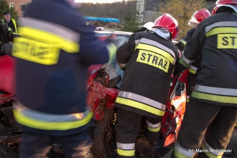 Wypadek w Zielonej Chocinie. Autobus zderzył się z samochodem osobowym [ZDJĘCIA]