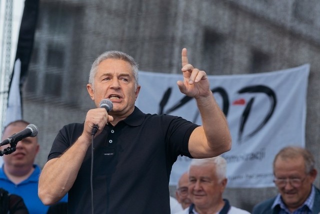 Władysław Frasyniuk powiedział, że „nie do końca rozumie decyzję sądu apelacyjnego z punktu widzenia ekonomiki czasu i szacunku do obywatela”.