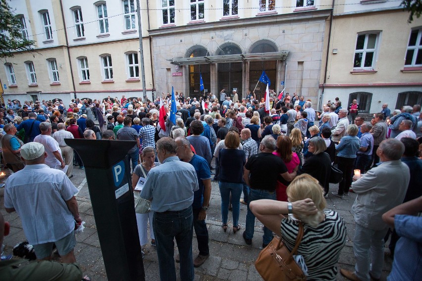 Demonstracja przed słupskim sądem