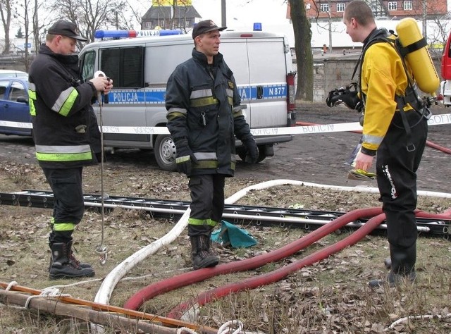 Studzienka za garażami na I Armii Wojska Polskiego, gdzie znaleziono zwłoki