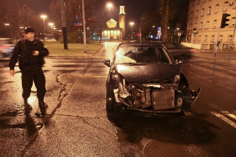 Wypadek na Mickiewicza i Żeromskiego [zdjęcia] Ślisko!