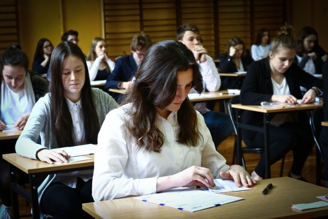 Dzisiaj uczniowie piszą próbny egzamin gimnazjalny z części matematyczno-przyrodniczej.