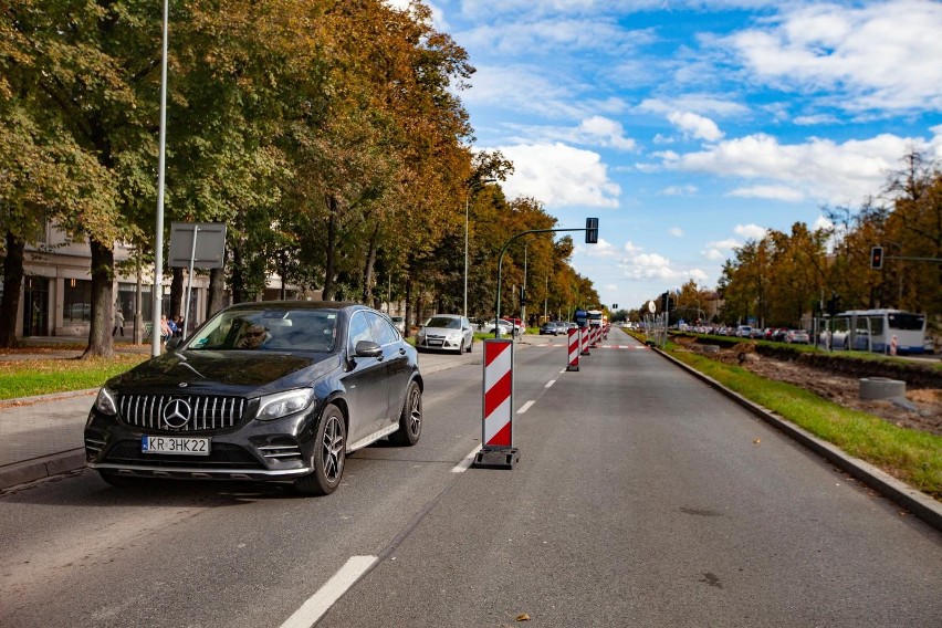 Kraków. Rozkopali i zablokowali dwie długie ulice w Nowej Hucie, a robotników trudno wypatrzeć [ZDJĘCIA] 