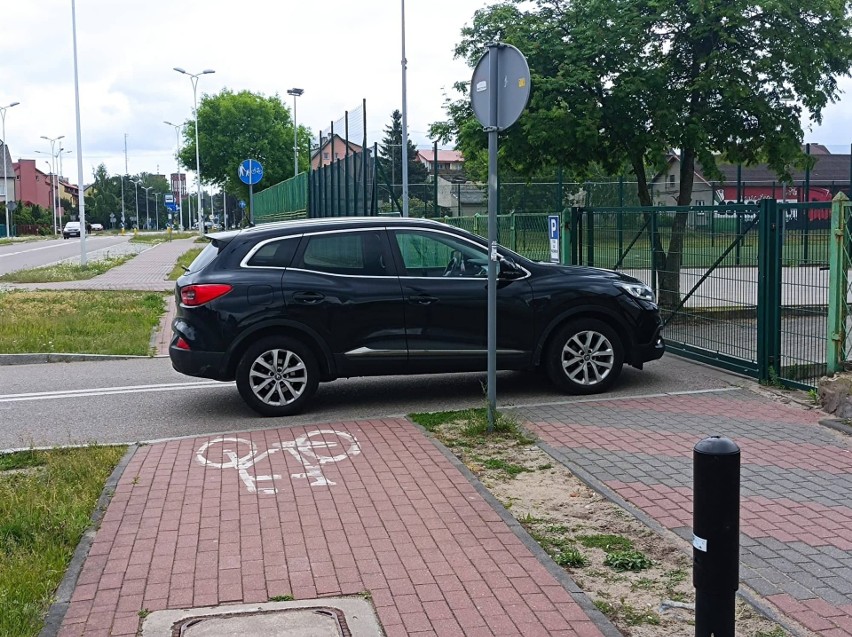 Mistrzowie parkowania w Ostrołęce. Nigdy tak nie róbcie! Zdjęcia naszych Czytelników. 31.05.2022