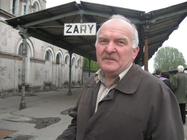 - Nie wierzę w to, że władze kolejowe dadzą sobie radę z remontem dworca - mówi Roman Polański
