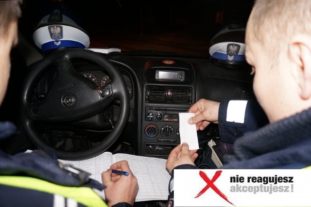 W miniony weekend policjanci z Kłobucka zatrzymali 2 pijanych kierowców, nie mieli także prawa jazdy.