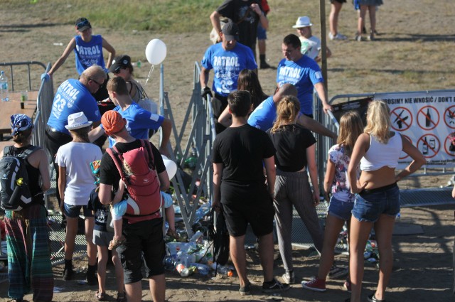 Bramki na Przystanku Woodstock 2017 to nowość. Stoi przy nich ochrona, która sprawdza, czy na tereny przed scenami nie jest wnoszony np. alkohol.