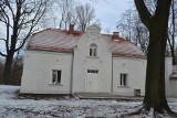 Budynek po siedzibie sanepidu w Mysłowicach zmienił się z rudery w mały pałacyk. Tak prezentuje się z zewnątrz