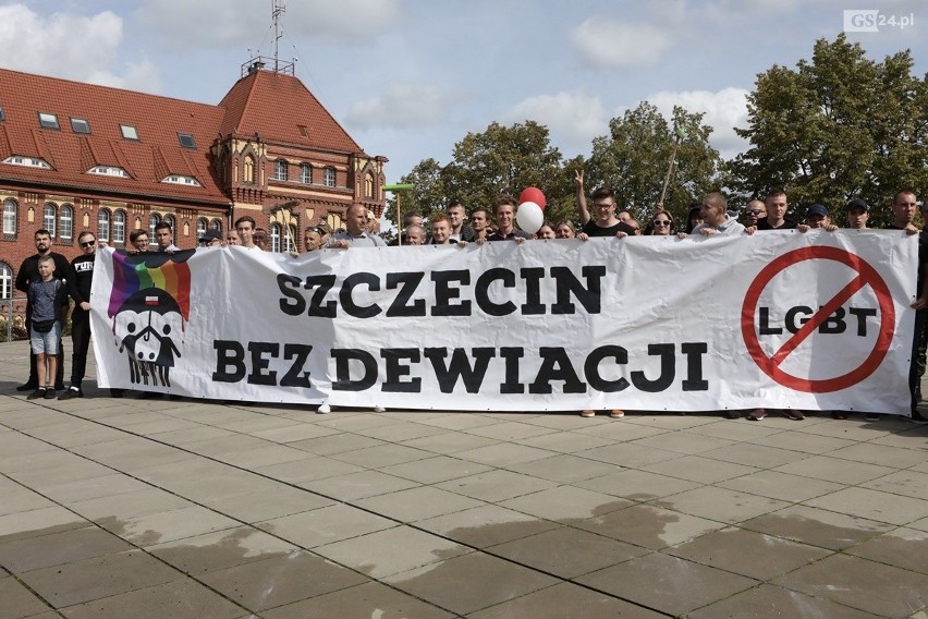 Manifestacja w obronie rodziny na placu Solidarności w Szczecinie [ZDJĘCIA, WIDEO] 