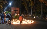 Cmentarz w Gorzowie przyciąga wieczorem tłumy ludzi