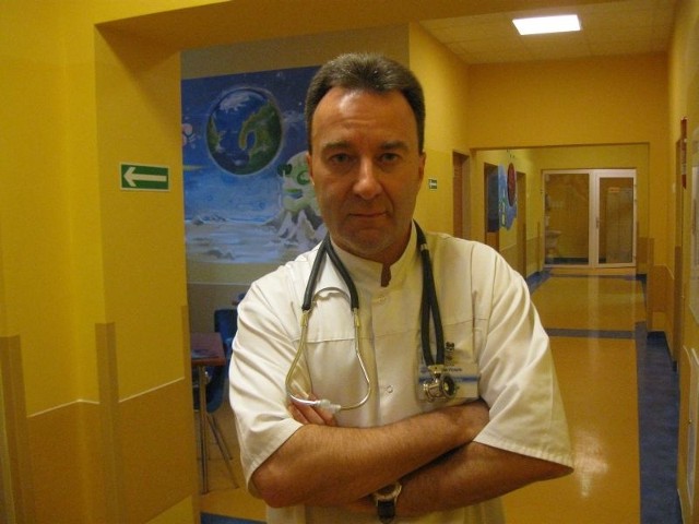 - Szpital funkcjonuje normalnie - mówi lekarz naczelny i ordynator pediatrii Rafał Kołsut. - Pacjenci mogą być absolutnie spokojni.