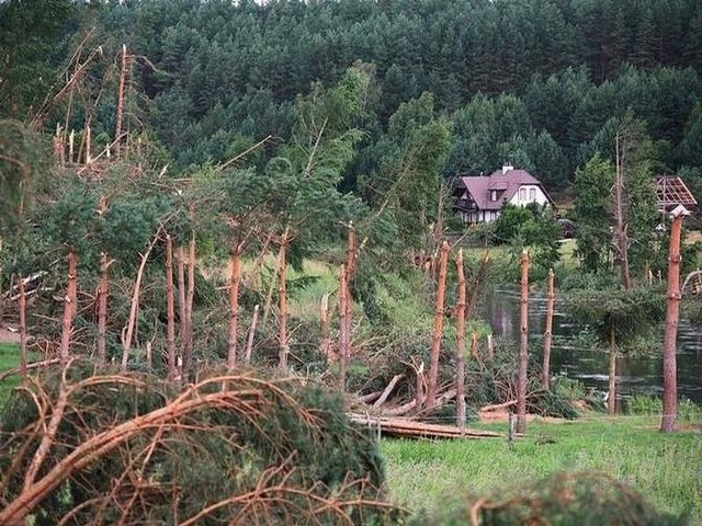 Trąba powietrzna przeszła przez gminę Osie w lipcu 2012 roku.