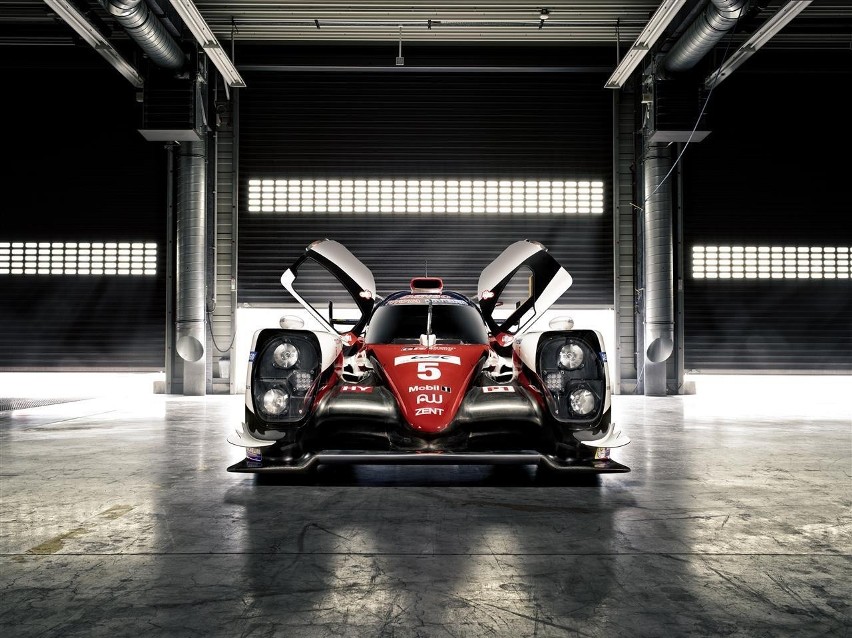 Toyota TS050 Hybrid...