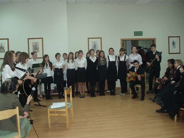 Młodzież w Długosiodła wystąpiła podczas spotkania opłatkowego w Warszawie