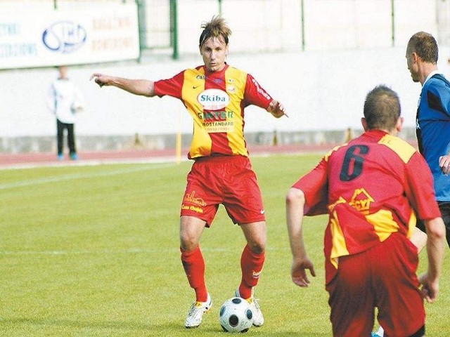 (przy piłce) był kluczowym graczem Chojniczanki w sezonie 2010/11.