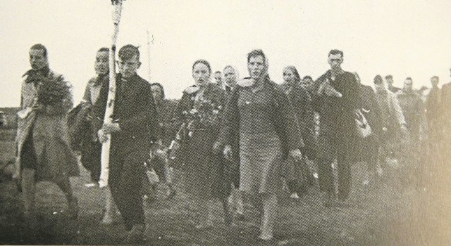 jedna z wielu pielgrzymek przybywających na łąkę koło Zabłudowa w 1965 roku