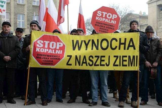 Rolnicy protestowali przed Urzędem Wojewódzkim. Dlaczego?