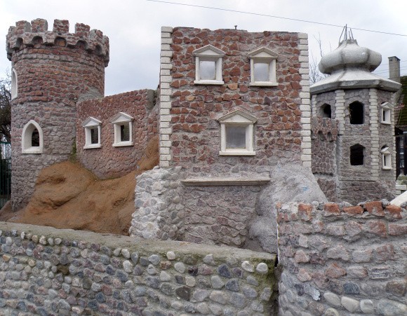 To najbardziej okazały zamek, który Czesław Piekarski wznosi...