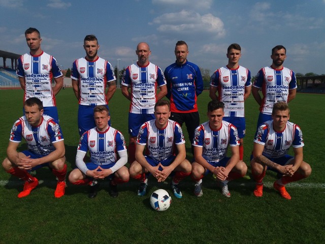 Wisła Sandomierz przed rozpoczęciem meczu z Avią Świdnik, który przegrała 0:2.