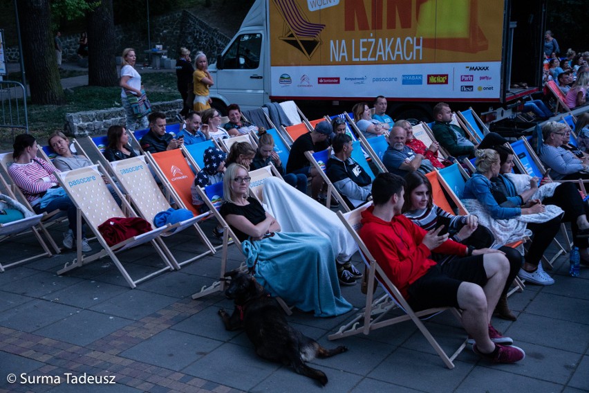 Stargard. Rozpoczęły się COOLturalne Wakacje. Kino na leżakach w teatrze letnim