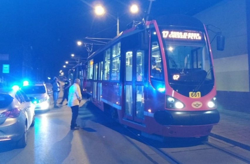 Policjanci ujęli sprawcę wybicia szyby w tramwaju