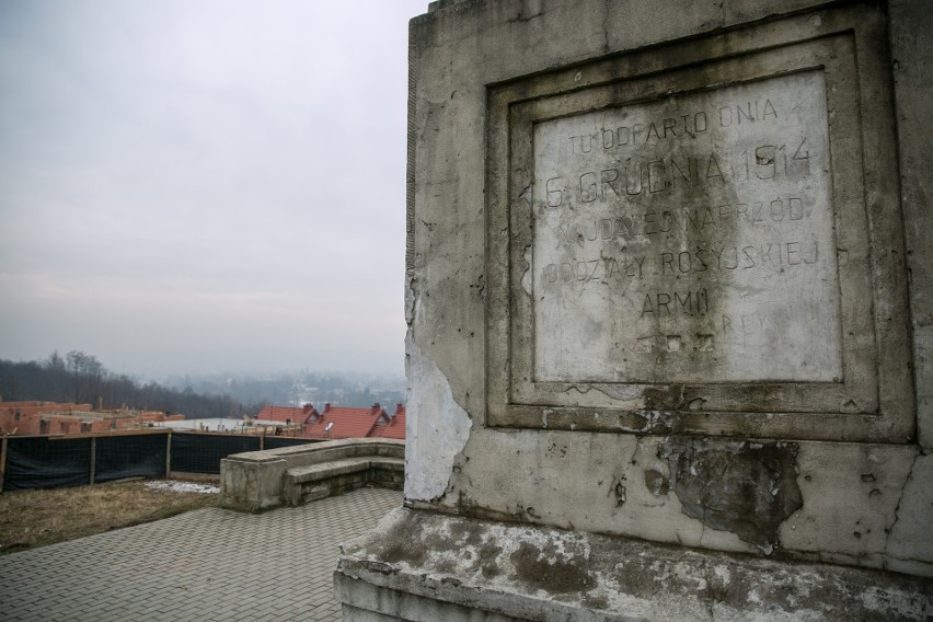 Kraków. Na wzgórzu są ludzkie szczątki? Inwestor stawia tam kolejne domy