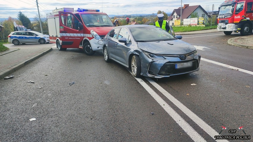 Wypadek na DK19 w Jabłonicy Polskiej. Kierujący skuterem został przetransportowany śmigłowcem LPR do szpitala [ZDJĘCIA]