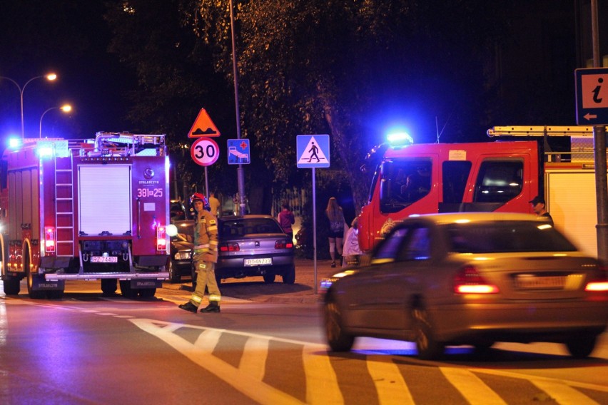 Wypadek w Tarnobrzegu. Wózek z dzieckiem potrącony na pasach, 17-miesięczny chłopczyk w szpitalu (ZDJĘCIA)