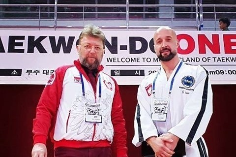 Andrzej Zmyślony (od prawej) i ambasador RP w Korei Piotr Ostaszewski