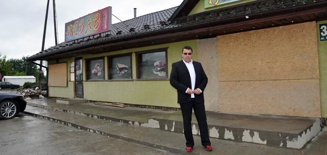 Jednym z inicjatorów złożenia pozwu jest Zbigniew Rusak, sandomierski przedsiębiorca. Powódź zniszczyła bar należący do jego żony.