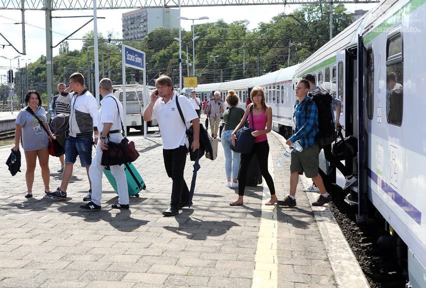 Mniej pociągów na trasie Szczecin - Warszawa. Protestują politycy PO [wideo]