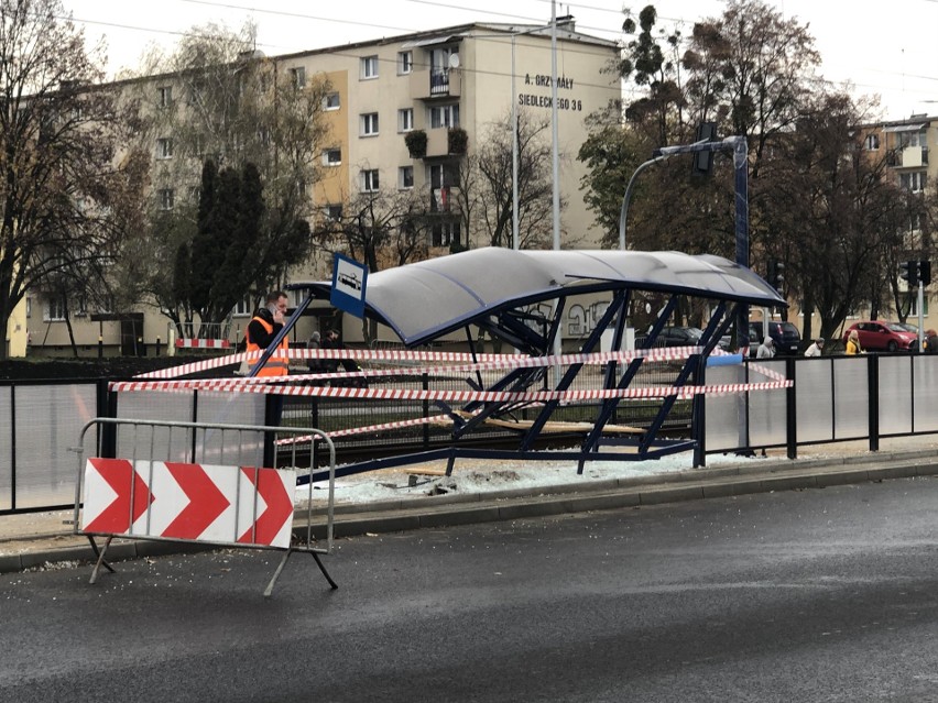 Co w nocy stało się z wiatą na Wojska Polskiego, oficjalnie...