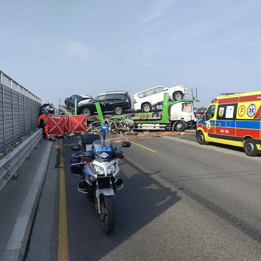 Wypadek lawety na autostradzie A1 w województwie łódzkim.