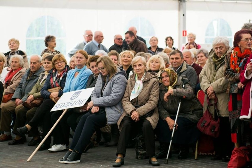 Wspaniała zabawa seniorów w Chrustach i... tańce z marszałkiem (ZDJĘCIA)