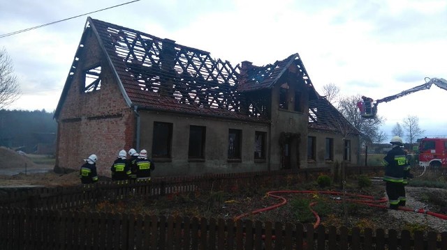 Pożar budynku w miejscowości Niemierzyno.