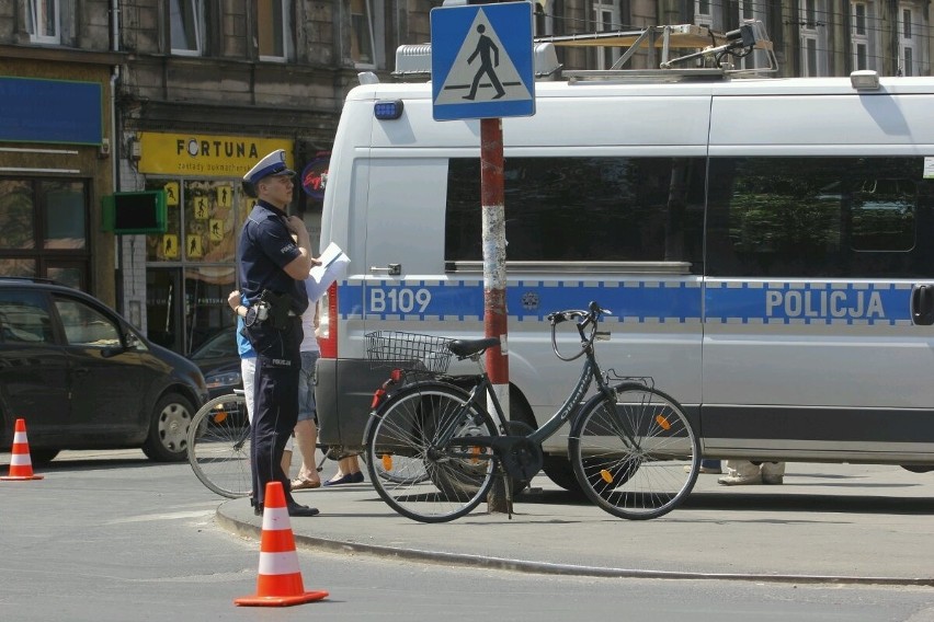 Wrocław: Wypadek na Drobnera. Nieprzytomny rowerzysta trafił do szpitala (ZDJĘCIA)