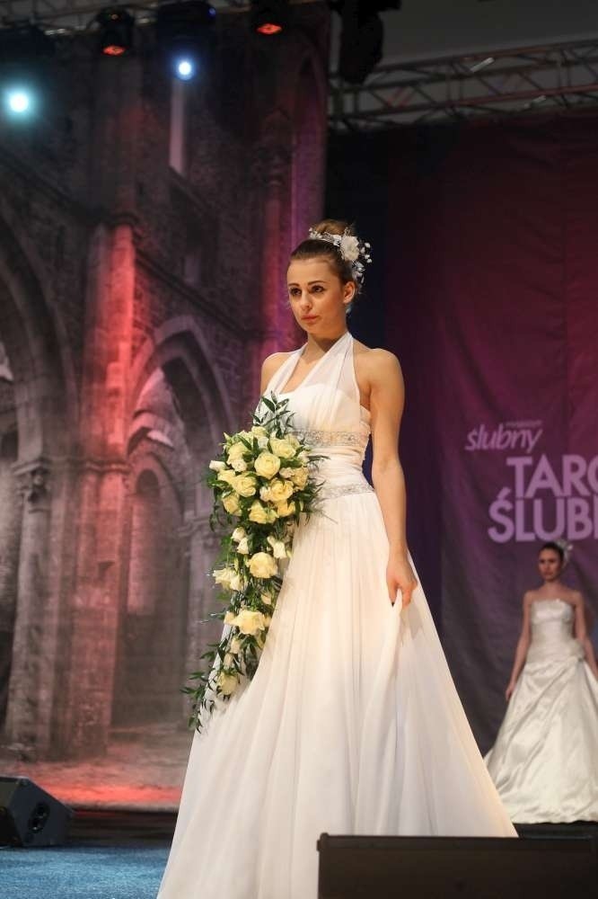 Moda ślubna: Suknie i bielizna doskonałe na ślub